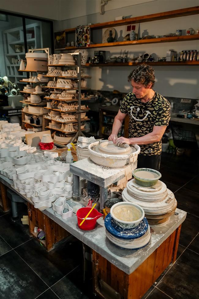 Jingdezhen: Deciphering the Modern Alchemy of Mud and Fire