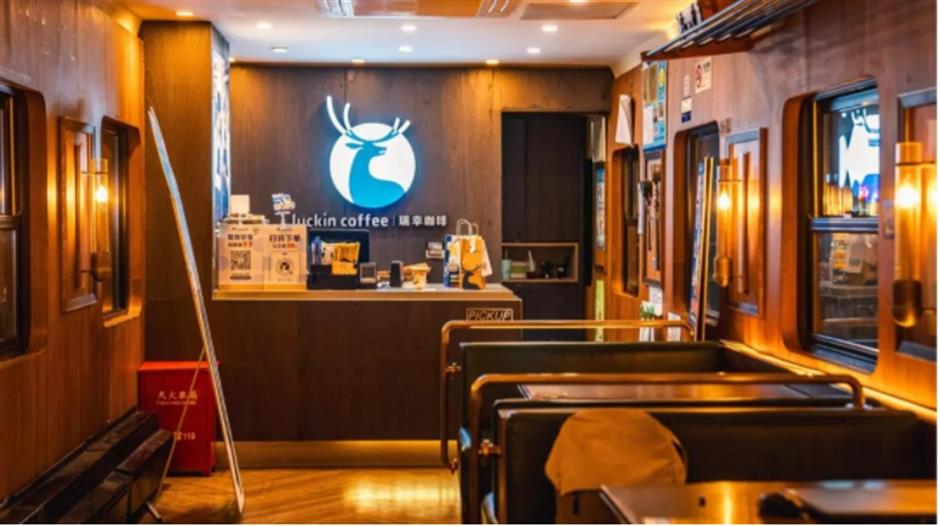 电影感绿皮火车大片,竟然在上海的公园和咖啡馆就能拍到!