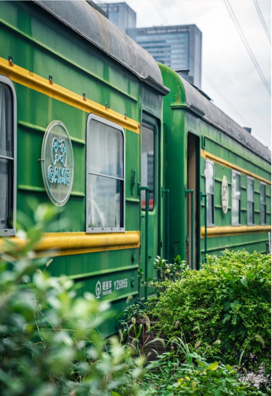 电影感绿皮火车大片,竟然在上海的公园和咖啡馆就能拍到!