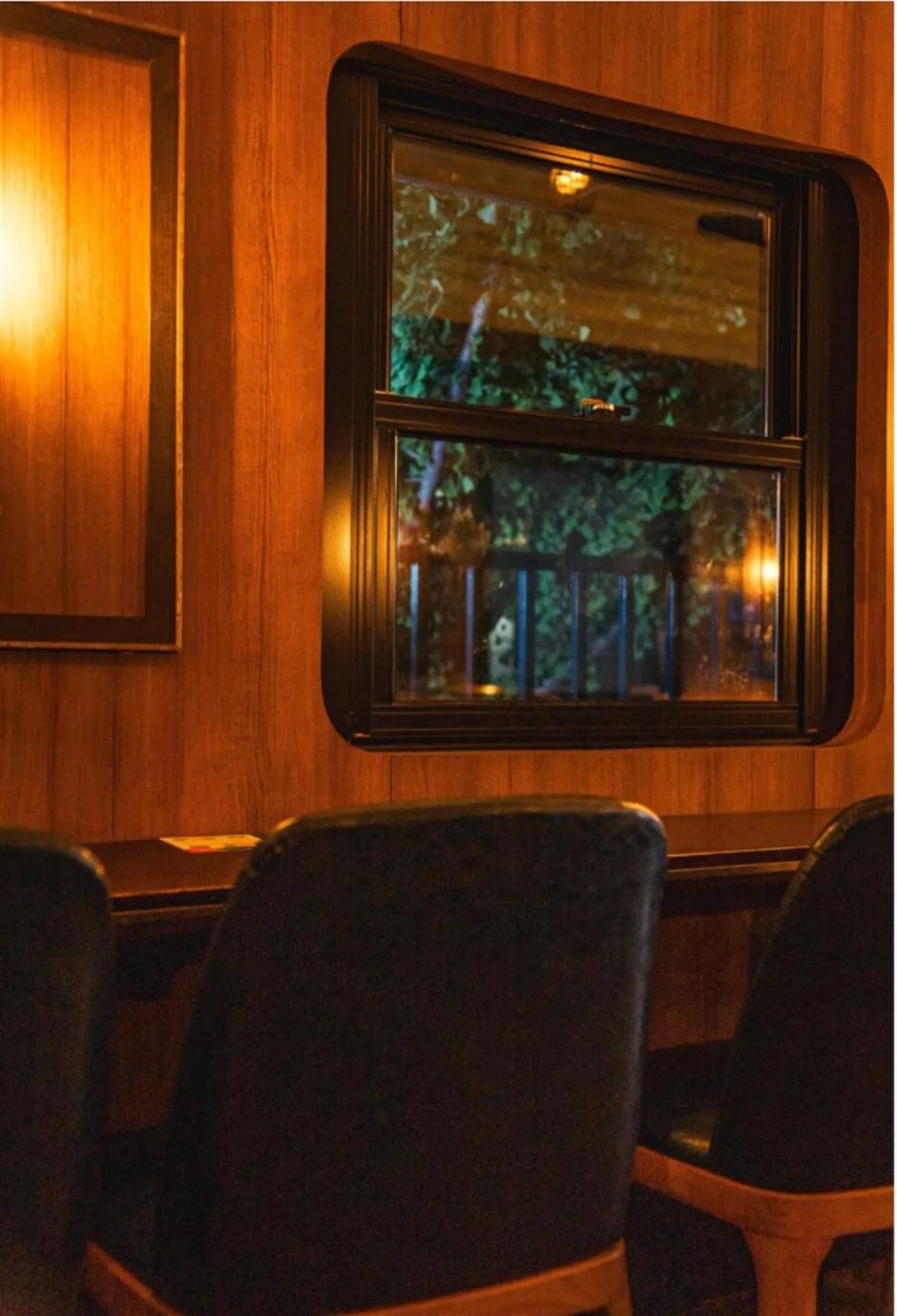 电影感绿皮火车大片,竟然在上海的公园和咖啡馆就能拍到!