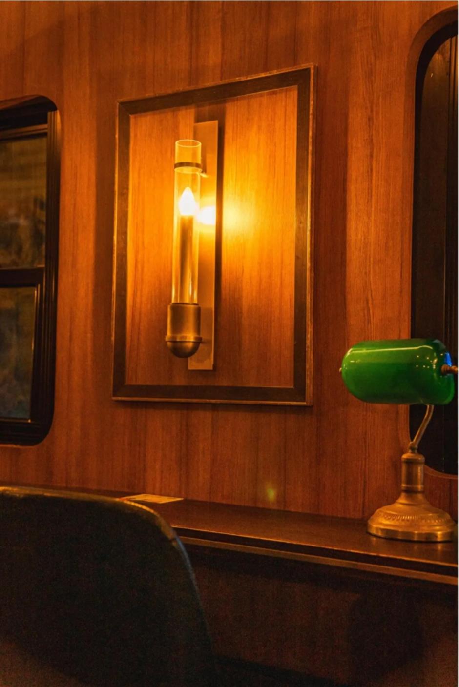 电影感绿皮火车大片,竟然在上海的公园和咖啡馆就能拍到!