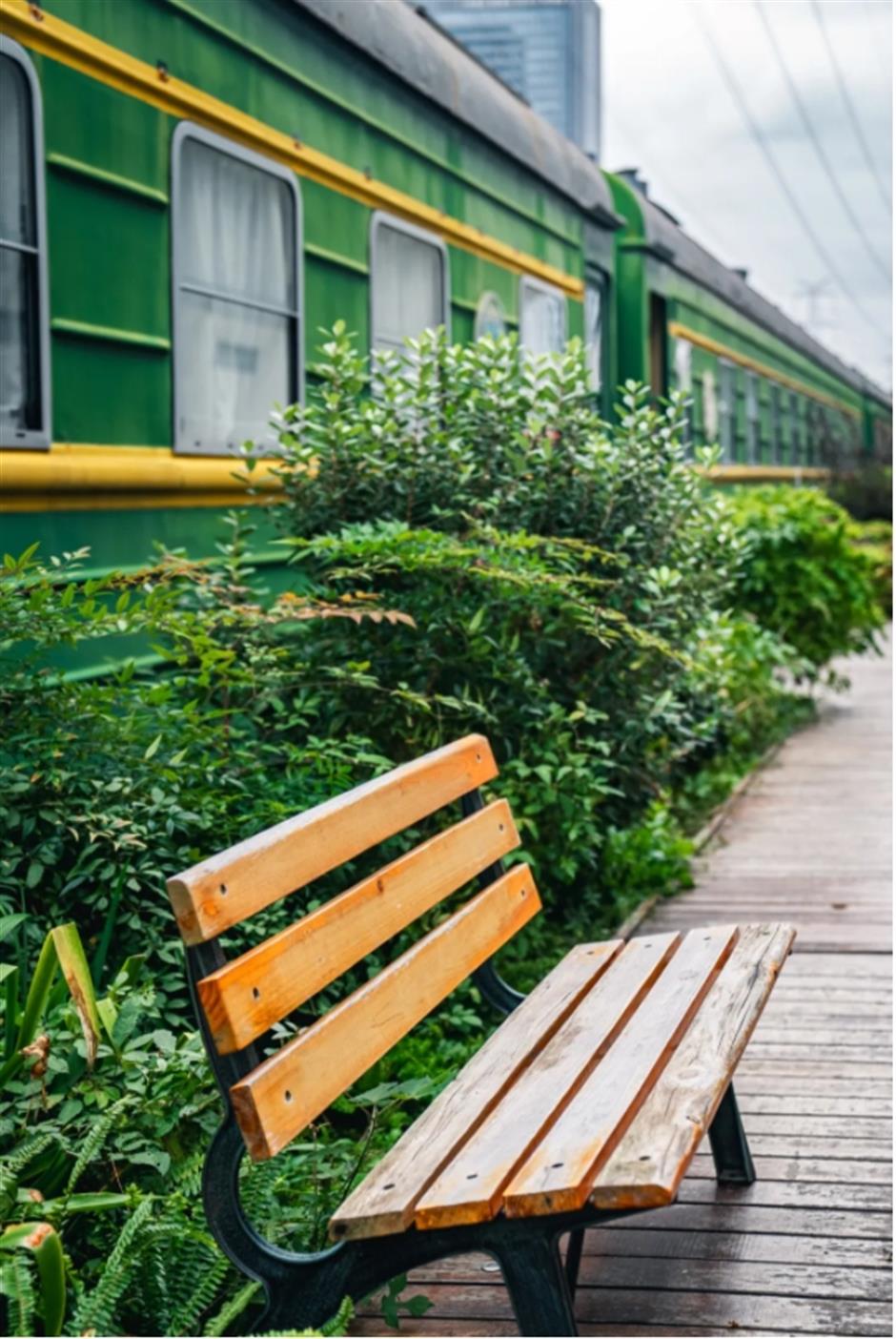 电影感绿皮火车大片,竟然在上海的公园和咖啡馆就能拍到!