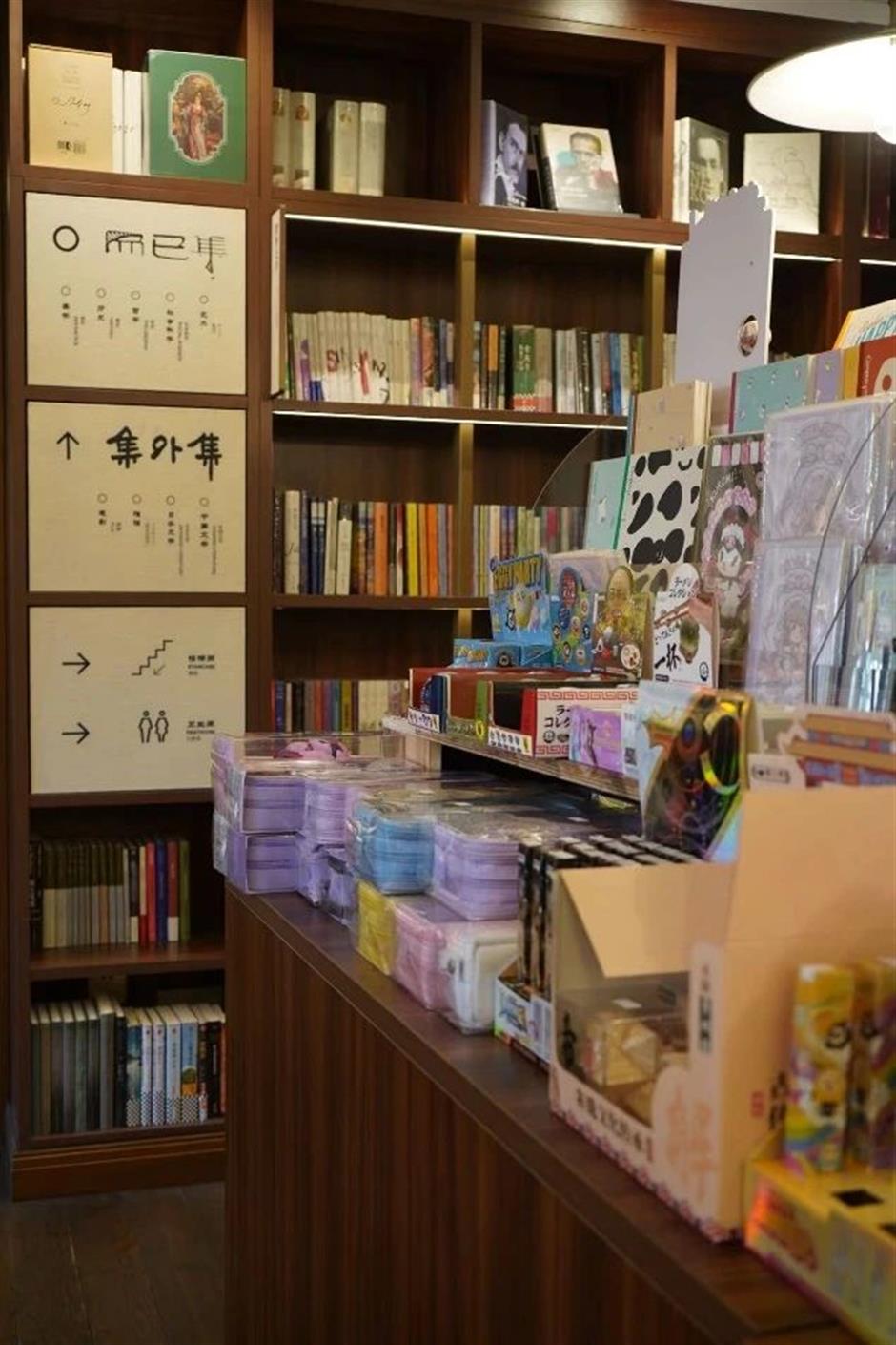 沿着上海小马路,一边Citywalk,一边捡个秋