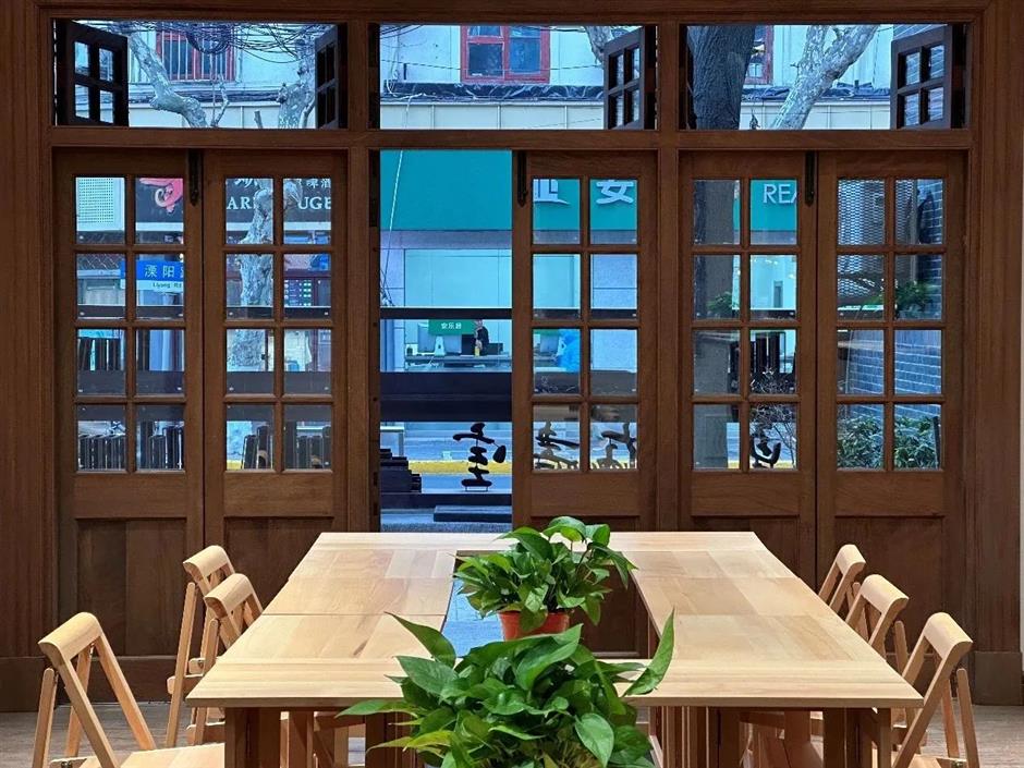 沿着上海小马路,一边Citywalk,一边捡个秋