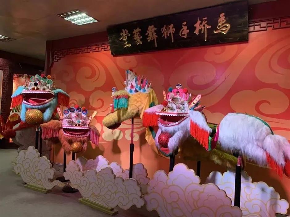 在马桥,发现一本打开的