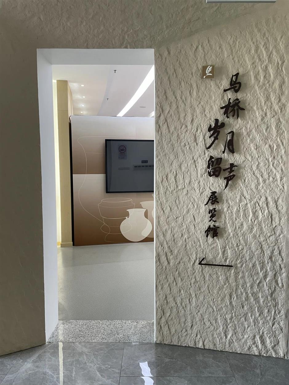 在马桥,发现一本打开的