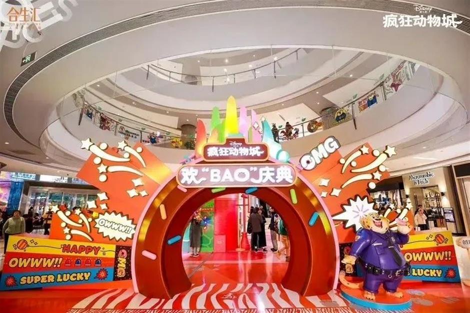 喵!年末的商场好热闹~