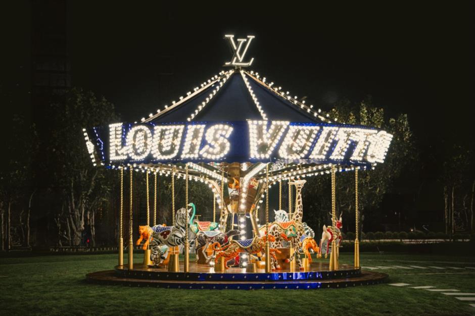 喵!年末的商场好热闹~