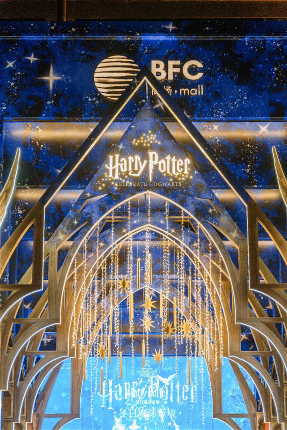 喵!年末的商场好热闹~