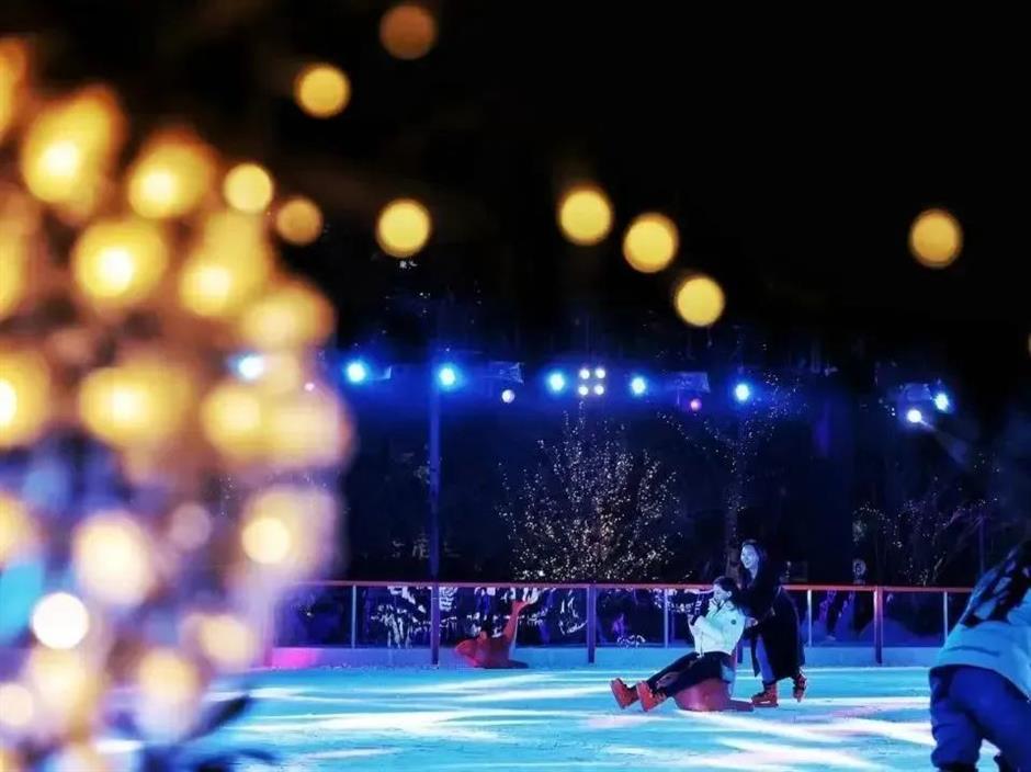 喵!年末的商场好热闹~