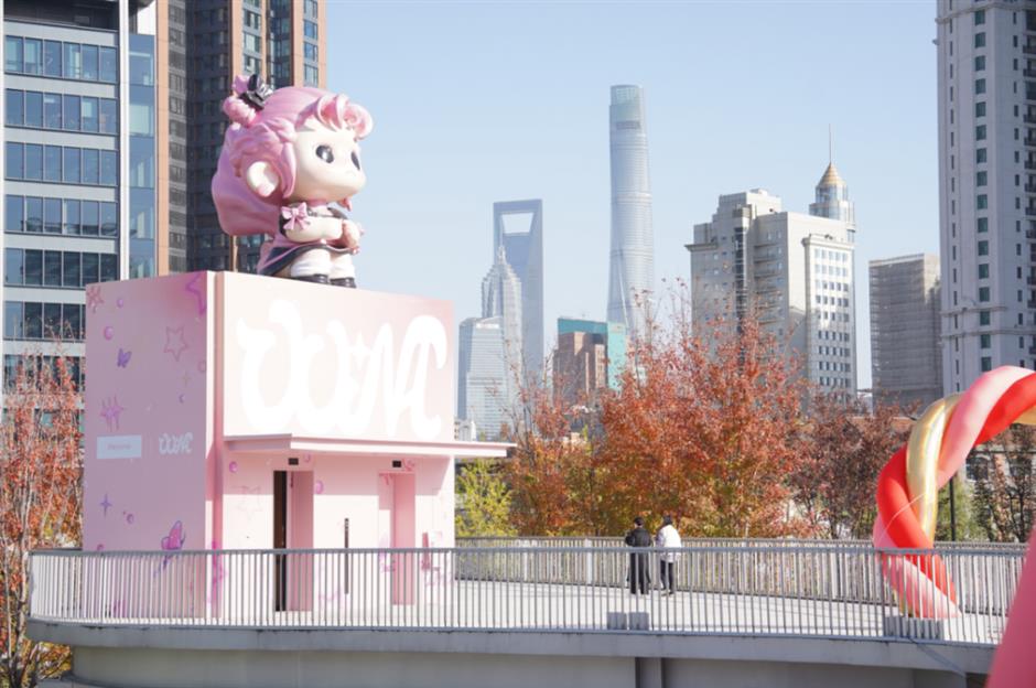 蘇州河畔又發現一座絕美楓葉天橋!還有「巨型中國結」限定新裝扮→