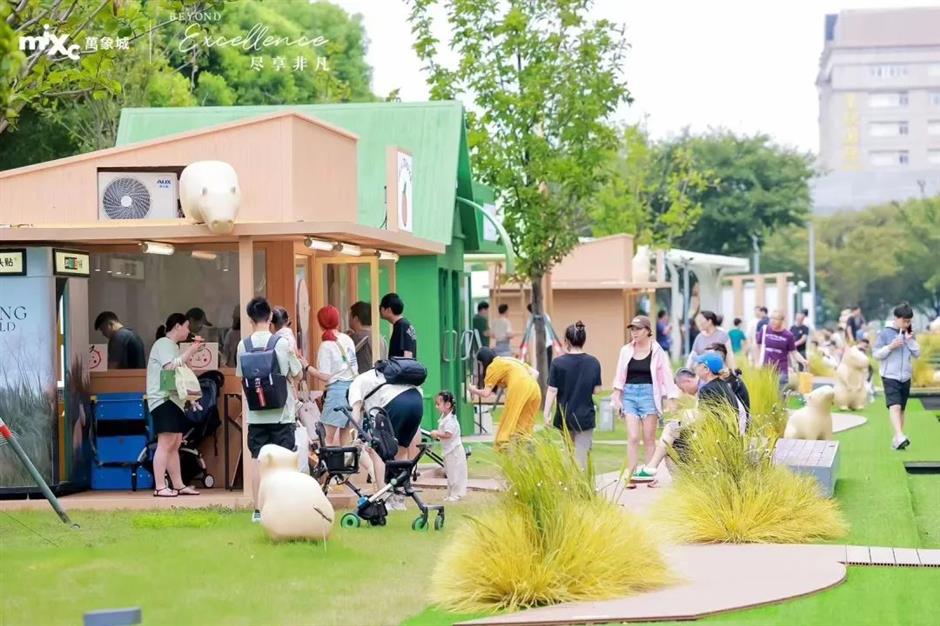 上海萬象城戶外有街,1000㎡的綠地社交中心