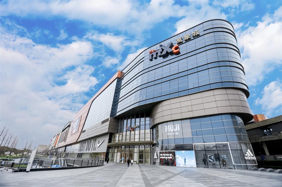 上海萬象城戶外有街,1000㎡的綠地社交中心