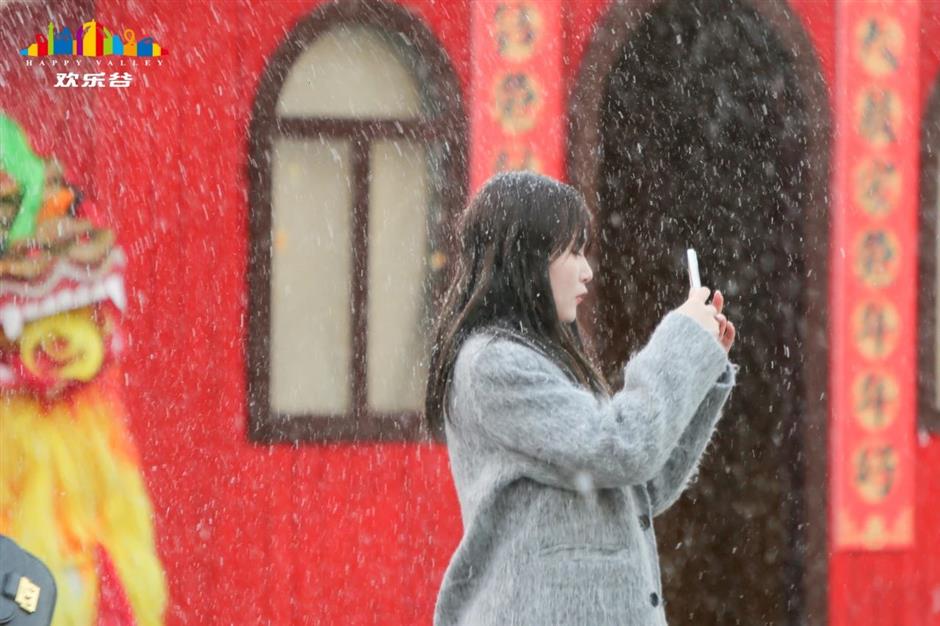 开始搞毛线了!在上海欢乐谷看到了东方明珠?