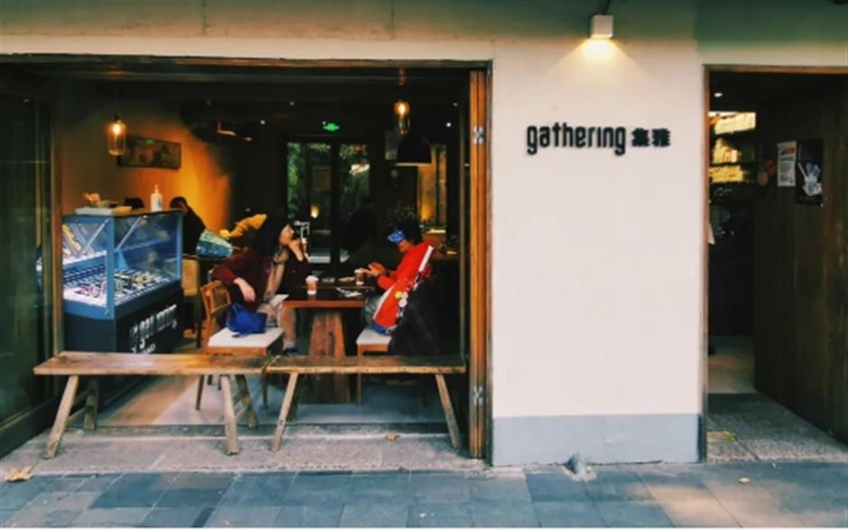 初冬的梧桐树下顶流,怎么可以这么美!