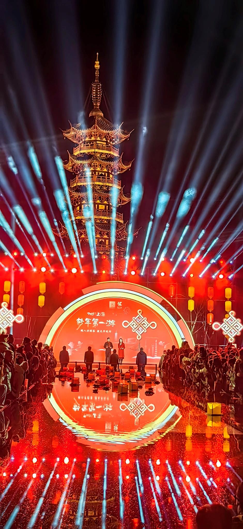 品一碗人间烟火 | 辞旧迎新时,他们选择在上海过中国节!新年第一游开启2025年首波文旅消费热潮