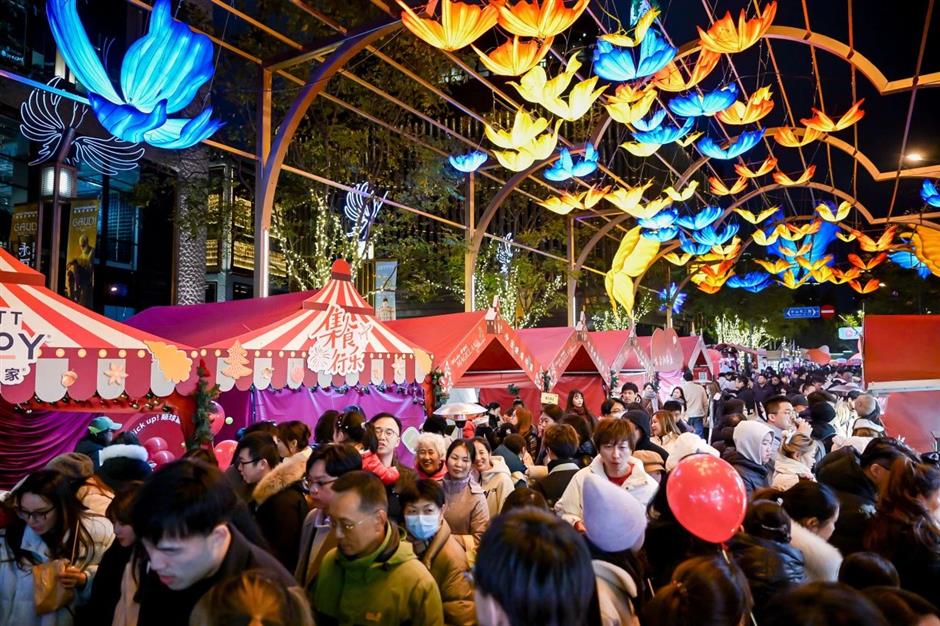 品一碗人間煙火 | 喜迎新年!2025豫園燈會亮燈