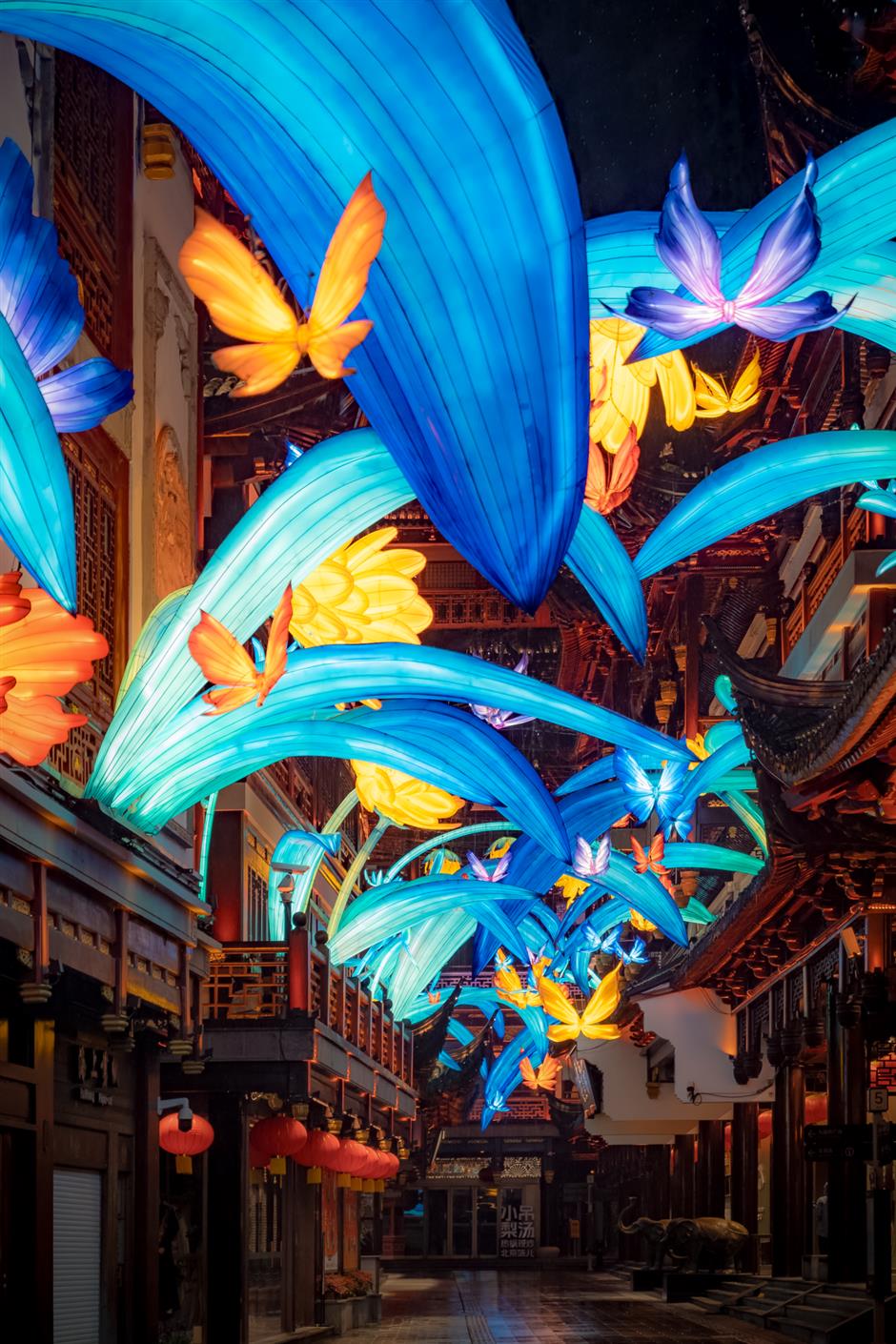 品一碗人間煙火 | 喜迎新年!2025豫園燈會亮燈