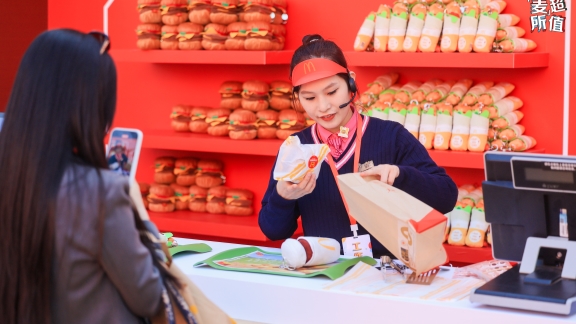 Burgers you can't eat? Fast-food chains tap kidult marketing to woo consumers - China Economy News