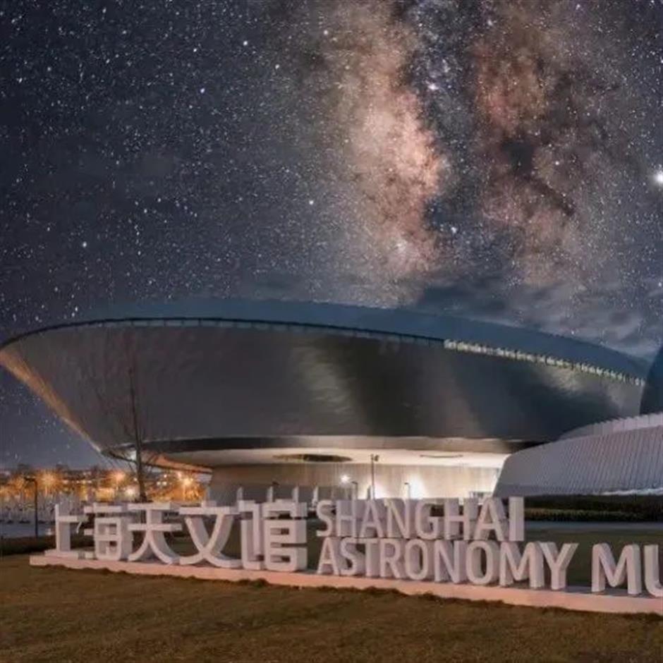 免费烟花秀！每周六都有→