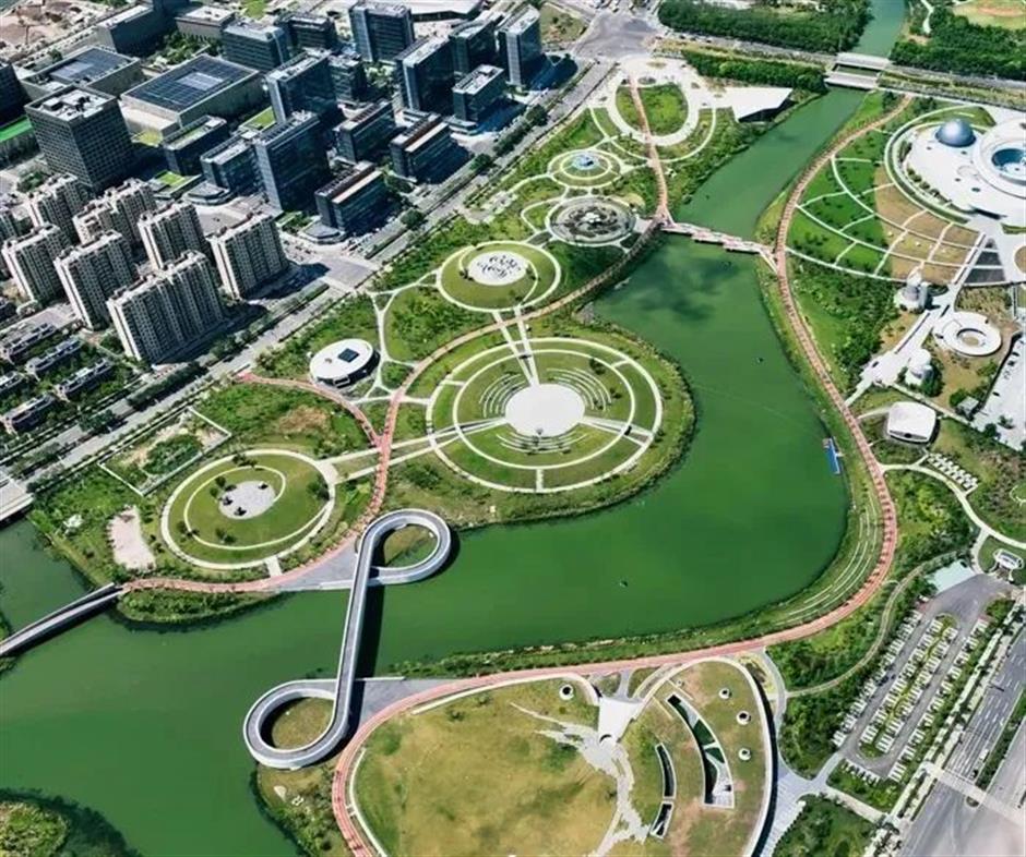 免费烟花秀！每周六都有→