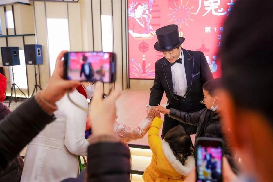 唱卡拉ok,拍全家福……在上海群艺馆寻找海上年俗温情