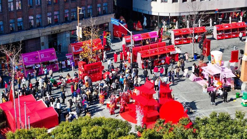 外滩这个超出片地标,新年氛围已达100%!