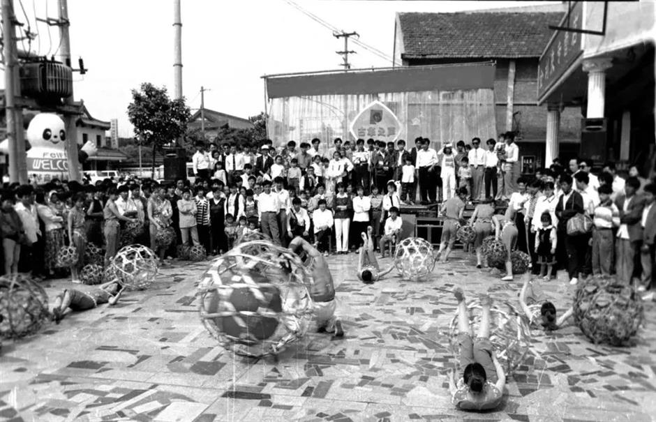 蛇舞新春、华彩绽放,非遗点亮新春盛景!