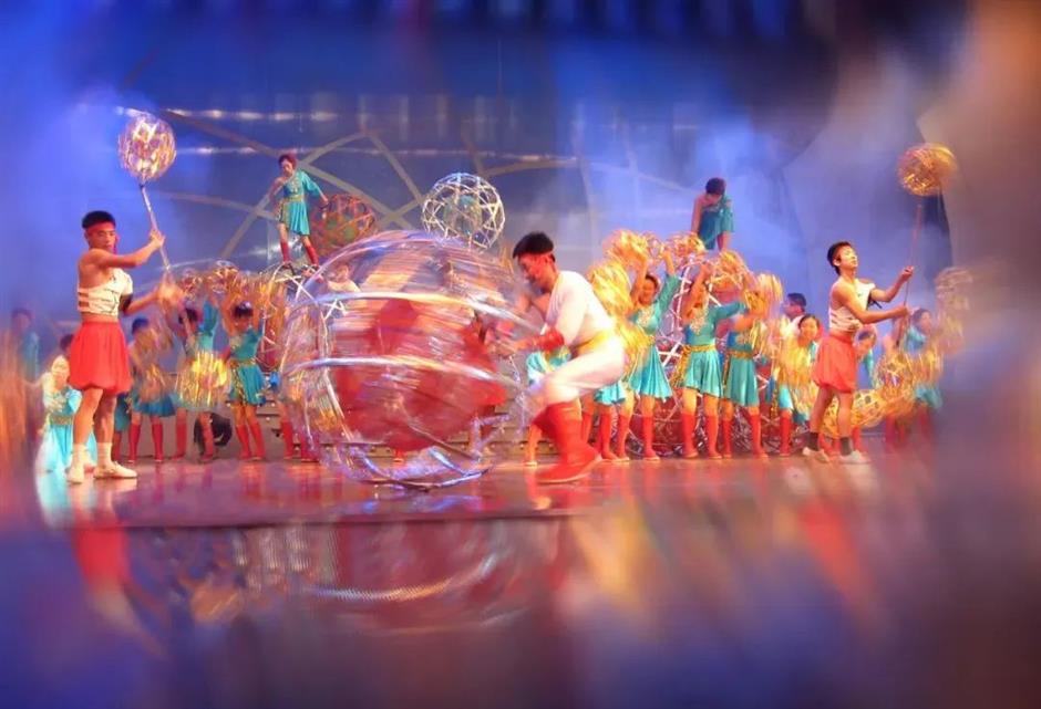 蛇舞新春、华彩绽放,非遗点亮新春盛景!