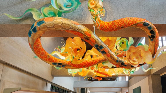 Jing'an celebrates with crowds of happy shoppers