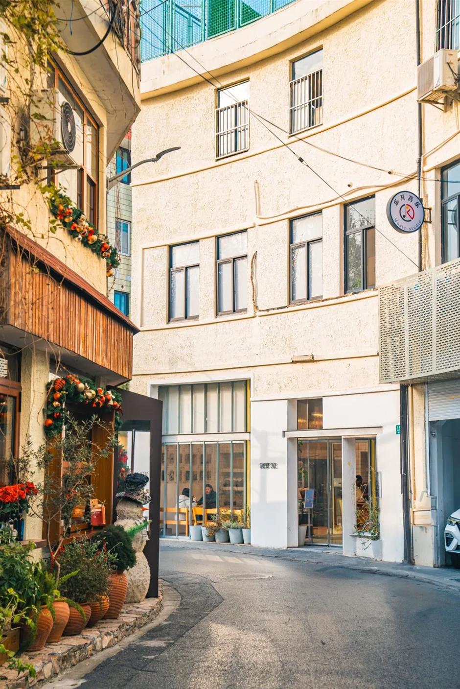 免费拍出电影感大片、超多网红小店!就在上海市中心这个街区→