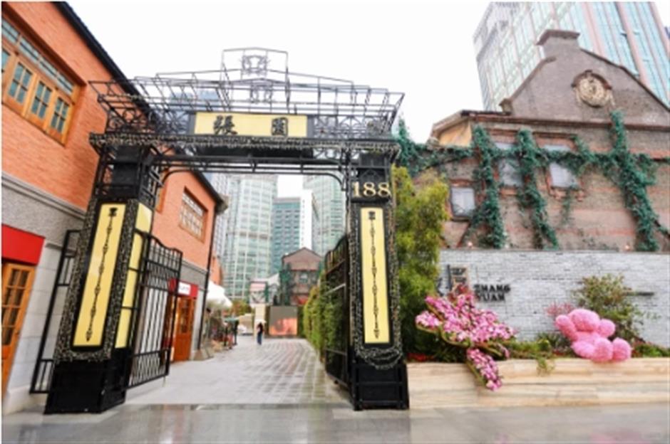 春日浪漫来袭~上海市中心的百年石库门里,巨型玫瑰熊限时空降!