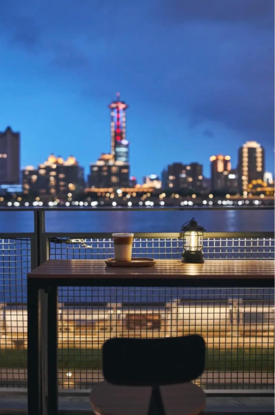 春和景明,就该去一家水岸咖啡馆!