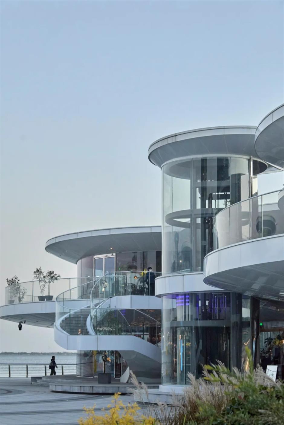 春和景明,就该去一家水岸咖啡馆!