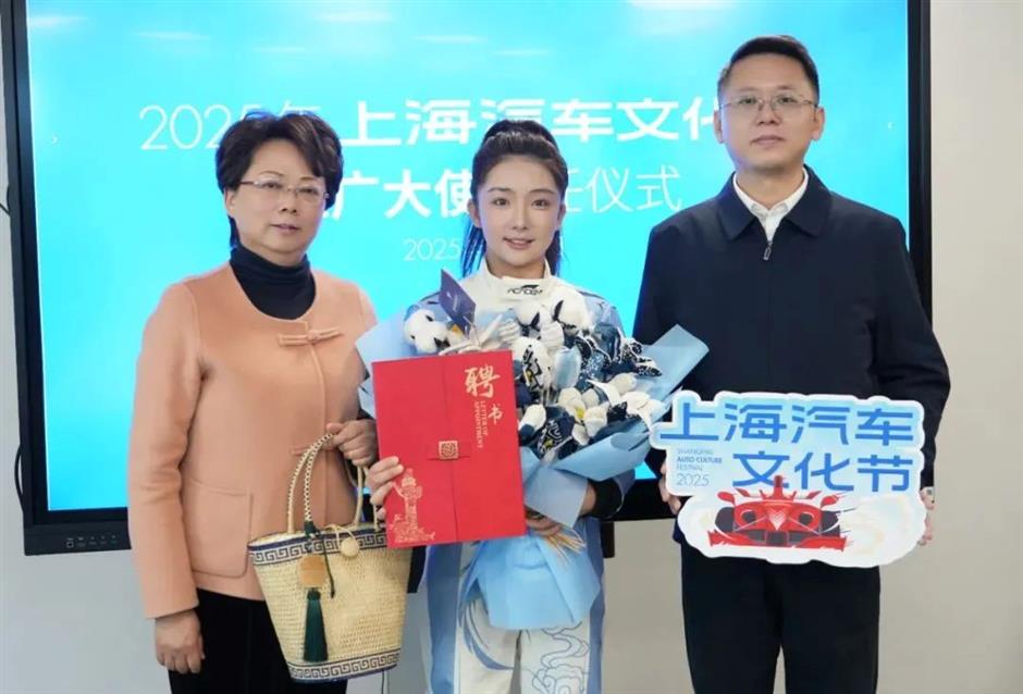 新赛服首次亮相!F1学院女赛车手师炜担任2025年上海汽车文化节推广大使