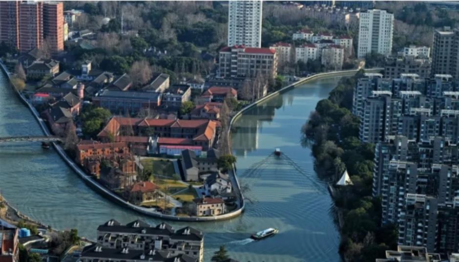 魔都新开的绝美露台!在浦西之巅追一场日落电影→