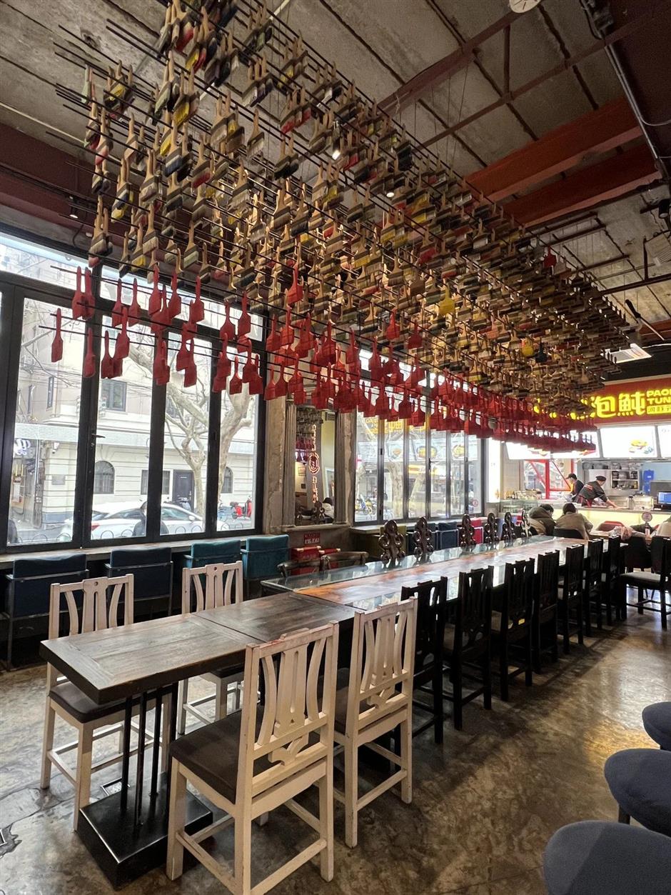 這條馬路被外國遊客讚譽為「時髦支路」,超好逛!