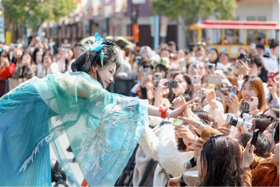 翘首以待!2025 上海欢乐谷国潮文化节,开启国风玄幻潮玩之旅