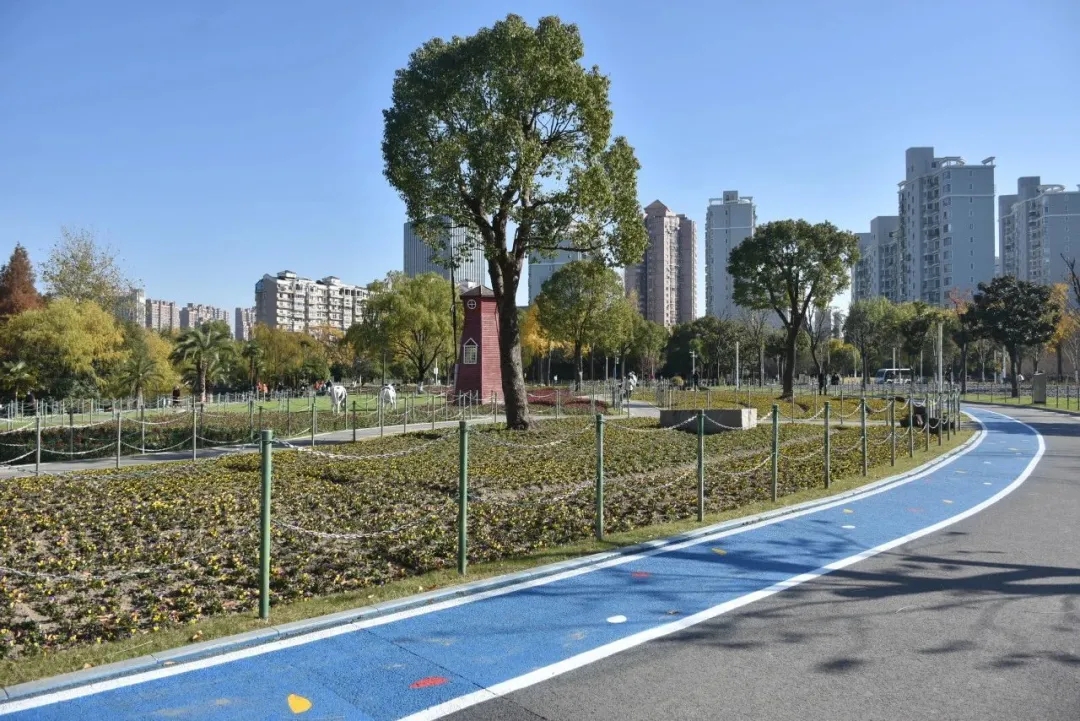 Smart running track at Daning Park