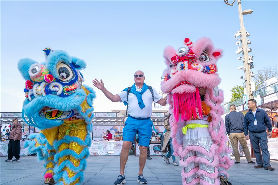 Shanghai's North Bund welcomes international cruise passengers with cultural celebration