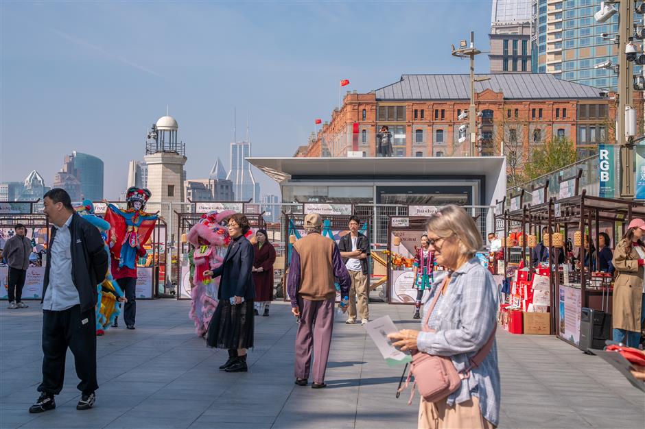 Shanghai's North Bund welcomes international cruise passengers with cultural celebration