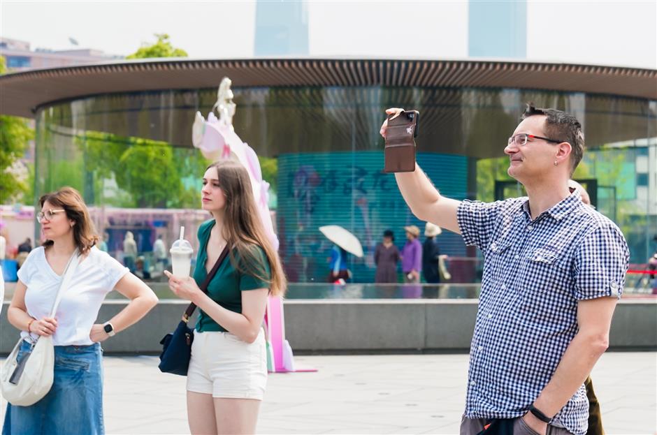 Shanghai's historic Longhua Temple Fair returns with dazzling blend of heritage and high-tech