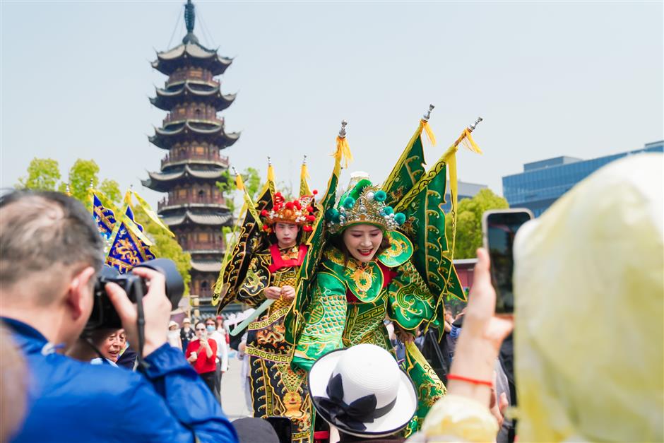 Shanghai's historic Longhua Temple Fair returns with dazzling blend of heritage and high-tech