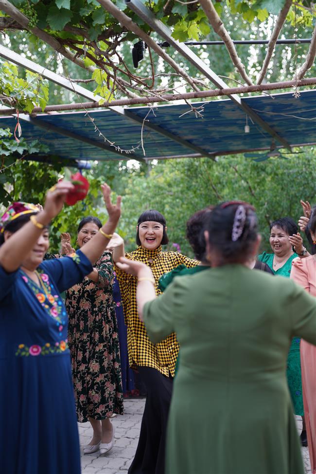 From Hami to haute couture: Designer elevates Uygur embroidery to the global stage of fashion