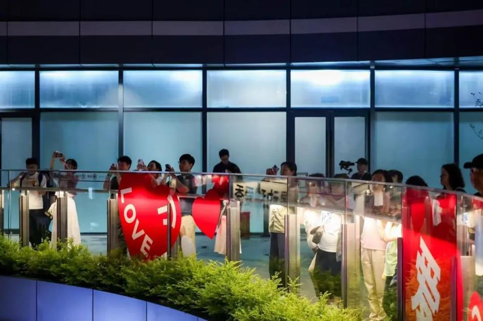 百年弄堂绽放粉色心海!