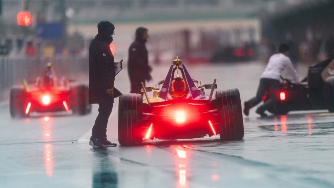 Cassidy ends winless run in rain-hit Shanghai E-Prix