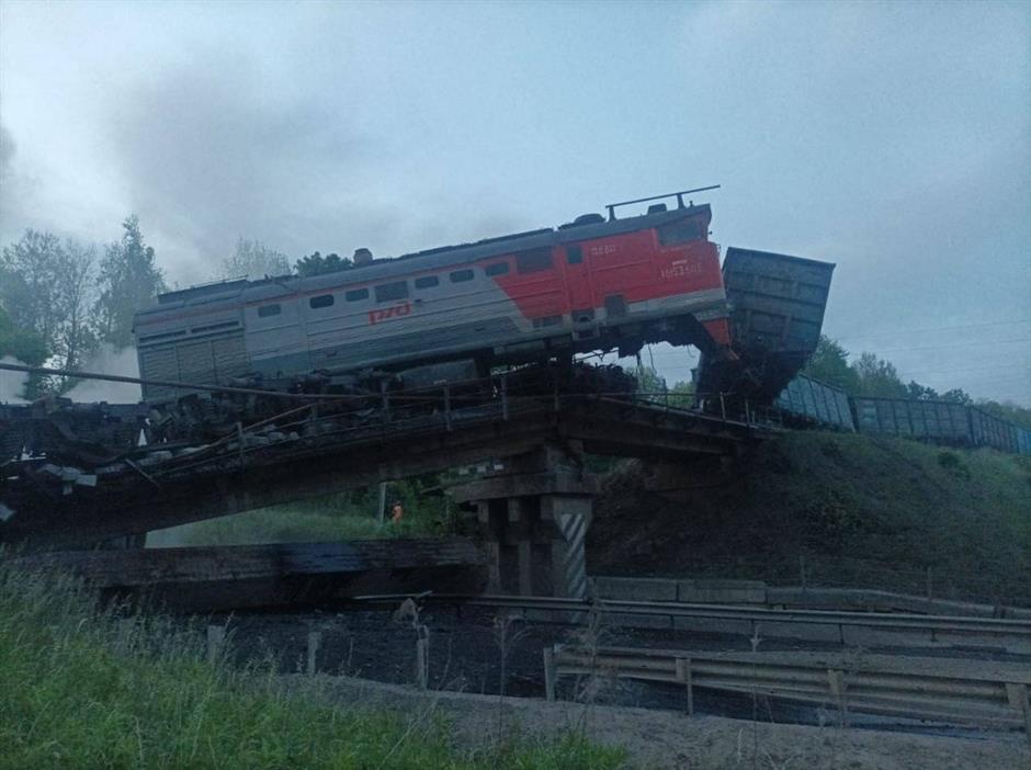 7 dead, dozens hurt as Russian bridges near Ukraine collapse