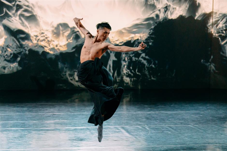 Dance and martial arts combined in Hong Kong Dance Company's 'Convergence'