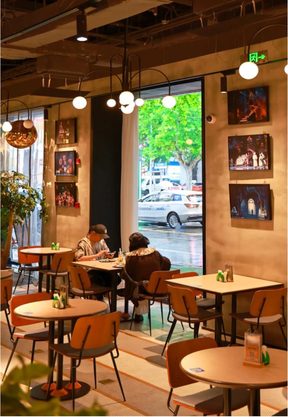 短短130米~上海的潮人最近可能都在这里