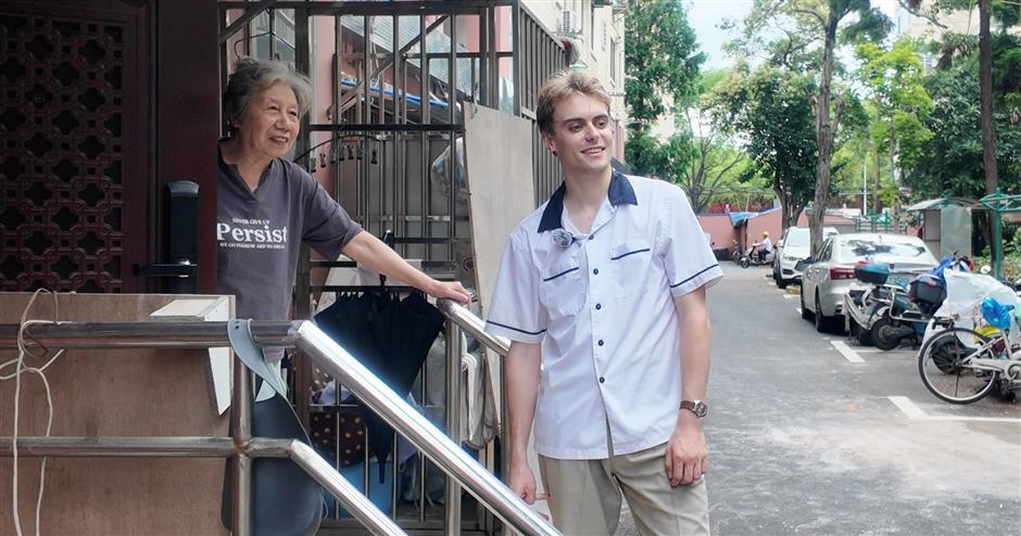 Rewriting the expat narrative: the American who calls himself an immigrant